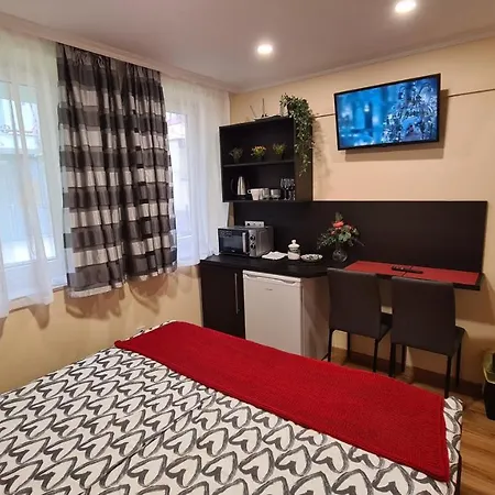 Lucsony Apartman *