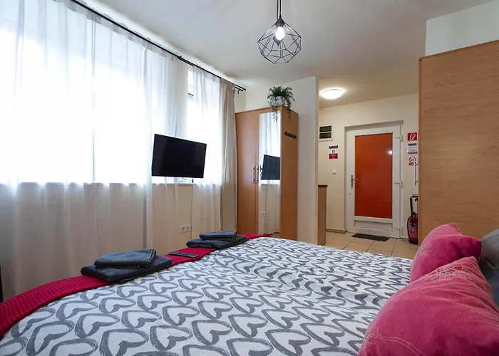 Apartament Lucsony *